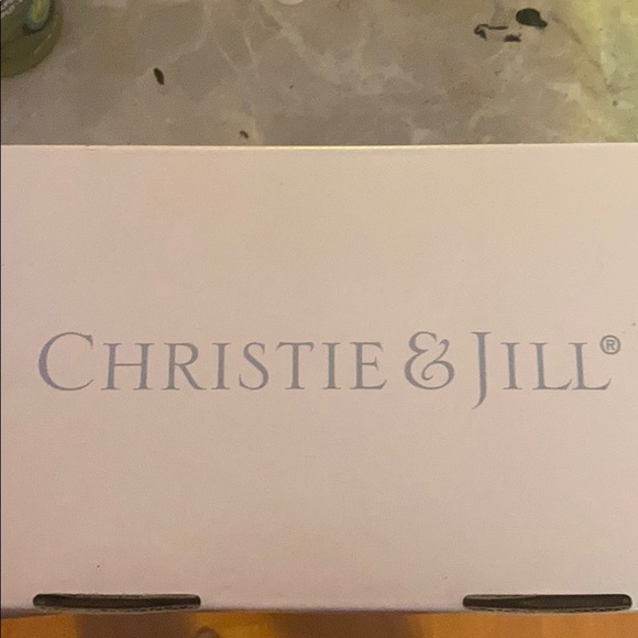 Girl’s black patent leather shoe - Picture 2 of 3